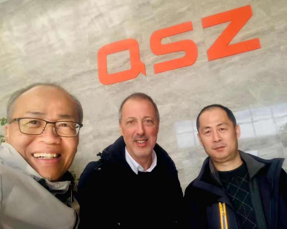دوست ایتالیایی که از QSZ2 بازدید می کند